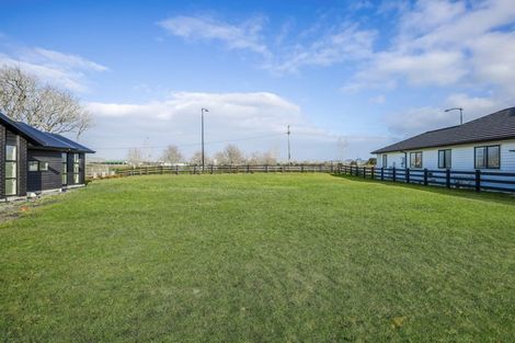 Photo of property in 3 Munro Oak Lane, Clevedon, 2582