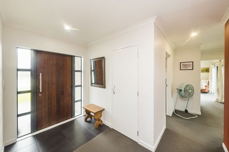 Photo of property in 76 Cashmere Drive, Fitzherbert, Palmerston North, 4410
