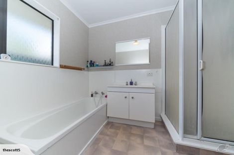 Photo of property in 2 Gregory Close, Palmerston North, 4414