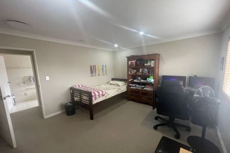 Photo of property in 28 Kaseng Place, East Tamaki Heights, Auckland, 2016