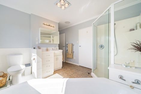 Photo of property in 77 Sunbrae Drive, Silverstream, Upper Hutt, 5019