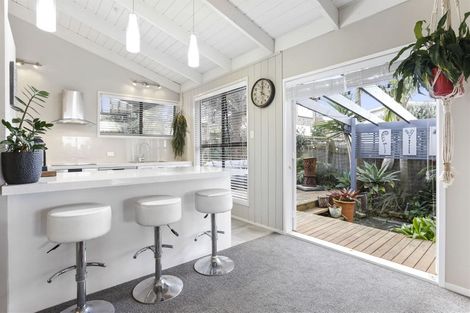 Photo of property in 2/13 Belmont Terrace, Milford, Auckland, 0620