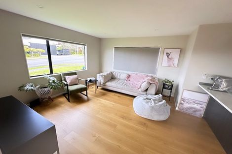 Photo of property in 168 Luckens Road, West Harbour, Auckland, 0618