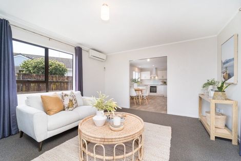 Photo of property in 60 Hillcrest Drive, Kelvin Grove, Palmerston North, 4414