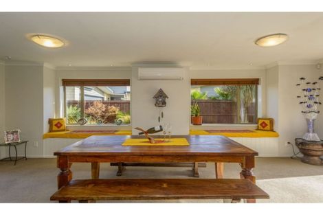 Photo of property in 33 Bottle Lake Drive, Parklands, Christchurch, 8083