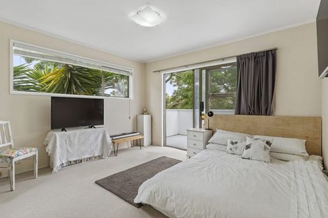 Photo of property in 6 Valdese Rise, Browns Bay, Auckland, 0630
