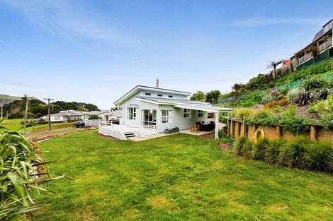 Photo of property in 8 Tainui Street, Mokau, 4376