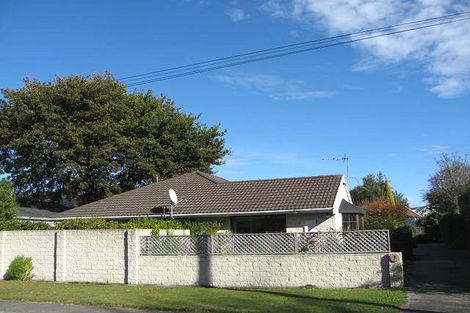 Photo of property in 2/9 Bryndwr Road, Fendalton, Christchurch, 8052