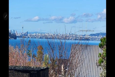 Photo of property in 102 Wiseley Road, West Harbour, Auckland, 0618