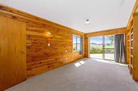 Photo of property in 24a Otanerua Road, Hatfields Beach, Orewa, 0931