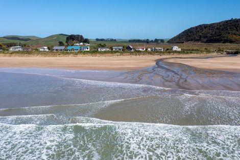 Photo of property in 501 Waikawa Curio Bay Road, Curio Bay, Tokanui, 9884