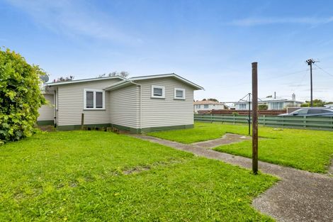 Photo of property in 27 Reid Avenue, Hawera, 4610