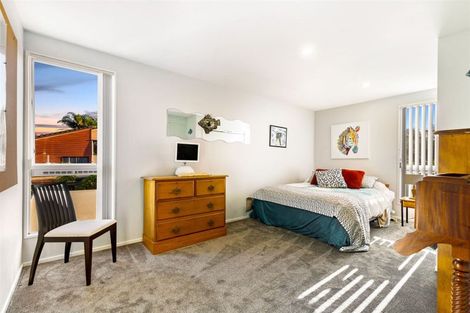 Photo of property in 6 Javelin Place, West Harbour, Auckland, 0618