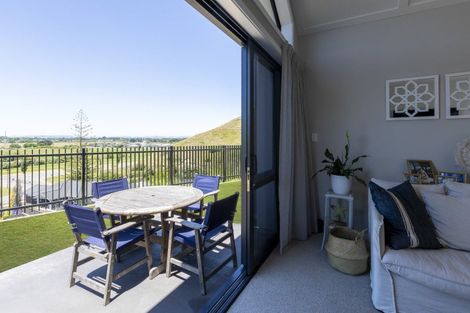 Photo of property in 75 Oak Road, Poraiti, Napier, 4112