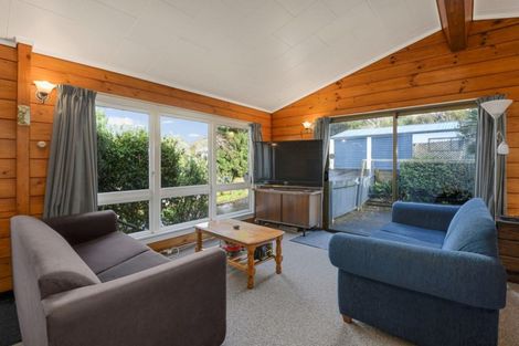 Photo of property in 3 Kemp Road, Massey, Auckland, 0614