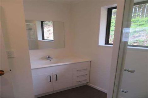 Photo of property in 124a Glanmire Road, Newlands, Wellington, 6037