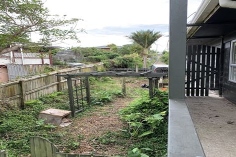 Photo of property in 50 Colwill Road, Massey, Auckland, 0614