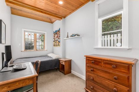 Photo of property in 21 Farm Road, Northland, Wellington, 6012