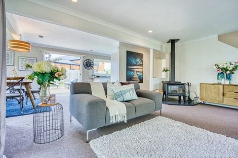 Photo of property in 11 Sunny Crescent, Huapai, Kumeu, 0810