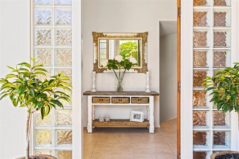 Photo of property in 86a Wiseley Road, West Harbour, Auckland, 0618