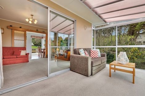 Photo of property in 21 Battle Place, Glenfield, Auckland, 0629