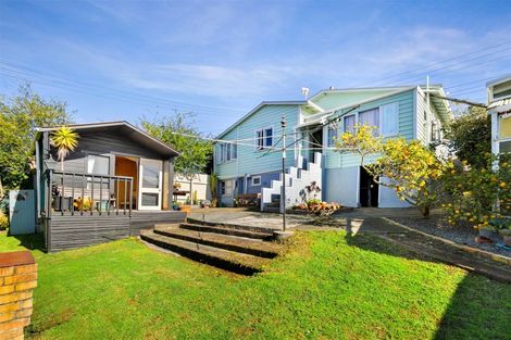 Photo of property in 11 Waikaukau Road, Glen Eden, Auckland, 0602