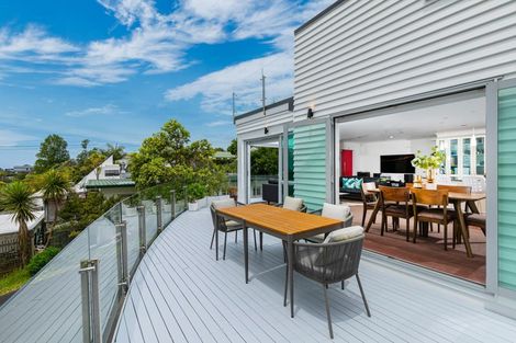 Photo of property in 1/40 Beulah Avenue, Rothesay Bay, Auckland, 0630