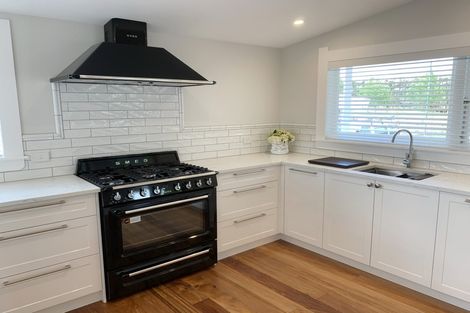 Photo of property in 339 Waitakere Road, Taupaki, Henderson, 0782