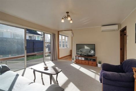 Photo of property in 2/7 Wilmot Street, Northcote, Christchurch, 8052