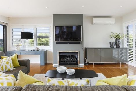 Photo of property in 14 Churchill Road, Murrays Bay, Auckland, 0630