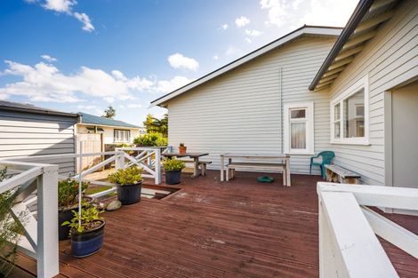 Photo of property in 8 Burns Avenue, Takaro, Palmerston North, 4412