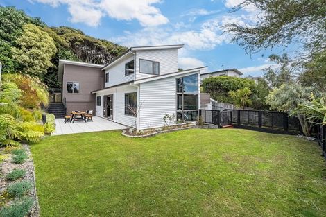 Photo of property in 37 Navigation Drive, Whitby, Porirua, 5024