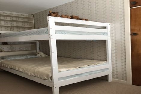 Photo of property in 10 Deuxberry Avenue, Northcote, Auckland, 0627