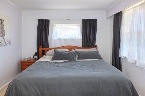 Photo of property in 16 Mark Perreau Place, Foxton, 4814