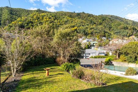 Photo of property in 111 Waikawa Road, Picton, 7220