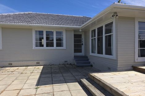 Photo of property in 1 Ward Crescent, Te Atatu Peninsula, Auckland, 0610