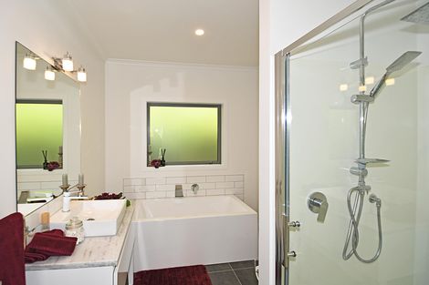 Photo of property in 9 Mountain Road, Kaiwaka, 0587