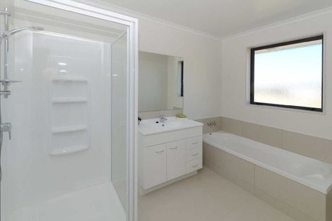 Photo of property in 16 Max Landing, Grandview Heights, Hamilton, 3200