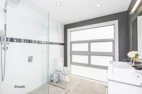 Photo of property in 50 Mount Marua Way, Timberlea, Upper Hutt, 5018