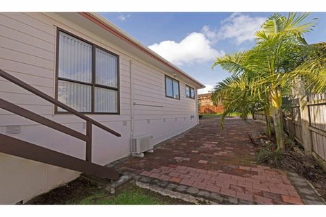 Photo of property in 53 Lavelle Road, Henderson, Auckland, 0612