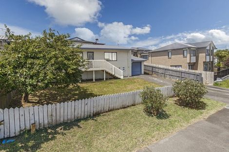 Photo of property in 2/48 Barbados Drive, Unsworth Heights, Auckland, 0632