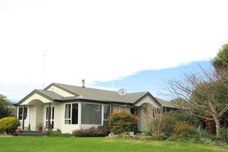 Photo of property in 14 Deakin Place, Clive, 4102