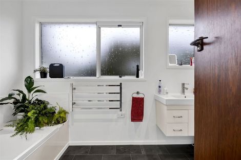 Photo of property in 18d Montana Place, Merrilands, New Plymouth, 4312