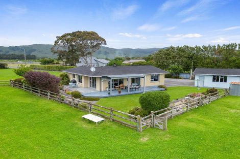 Photo of property in 921 State Highway 1, Te Horo, Otaki, 5581