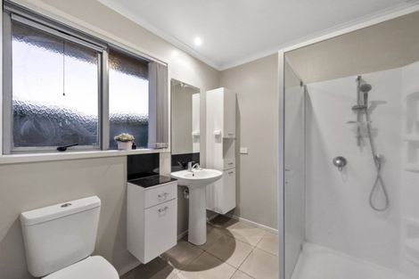 Photo of property in 80 Farnborough Drive, Grandview Heights, Hamilton, 3200