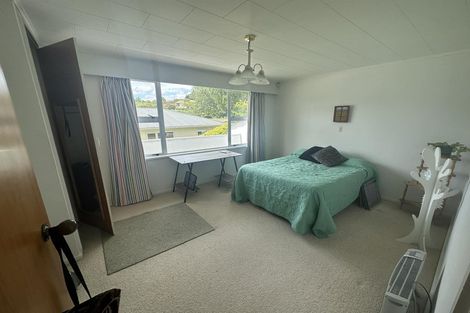 Photo of property in 4a Dowling Grove, Silverstream, Upper Hutt, 5019