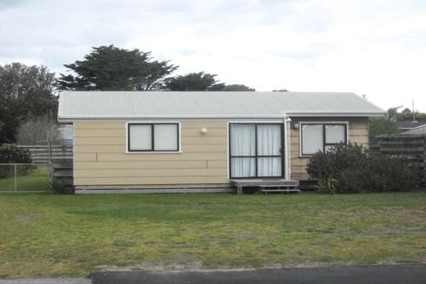 Photo of property in 102 Park Avenue, Waitarere Beach, Levin, 5510