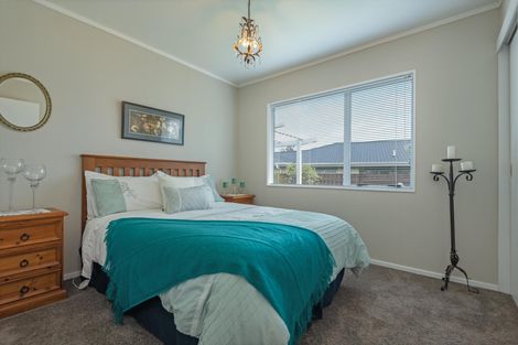 Photo of property in 67 Pacific Drive, Fitzherbert, Palmerston North, 4410