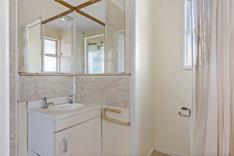 Photo of property in 1/12 Cresta Avenue, Beach Haven, Auckland, 0626