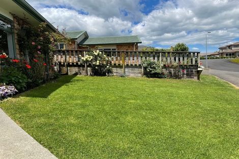 Photo of property in 10 Trillick Place, Tuakau, 2121